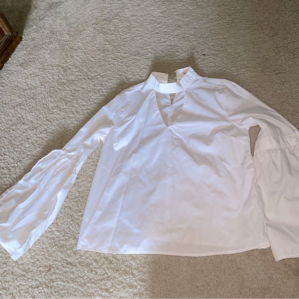 Bleuh Ciel White blouse v cut tie sleeves